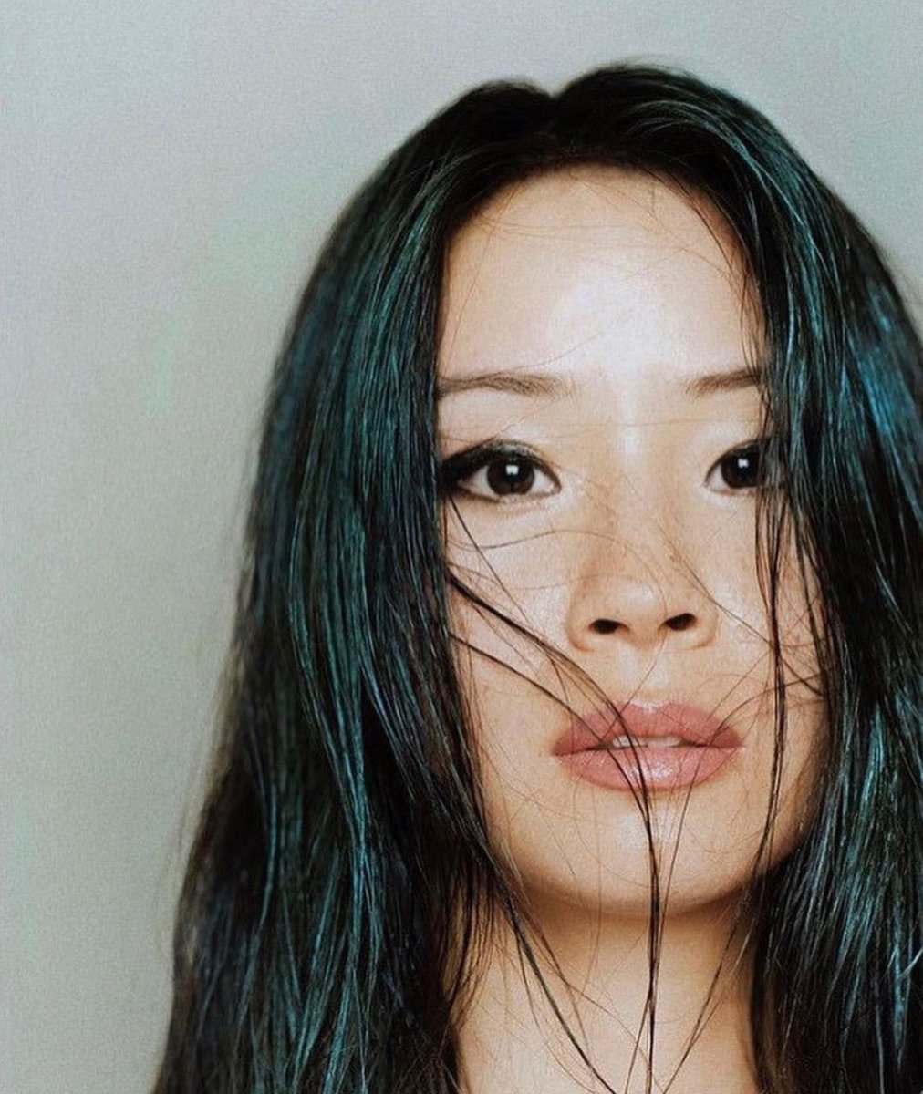 PopCulture2000s's tweet photo. lucy liu, 1999. https://t.co/EoH7qPU1Lp