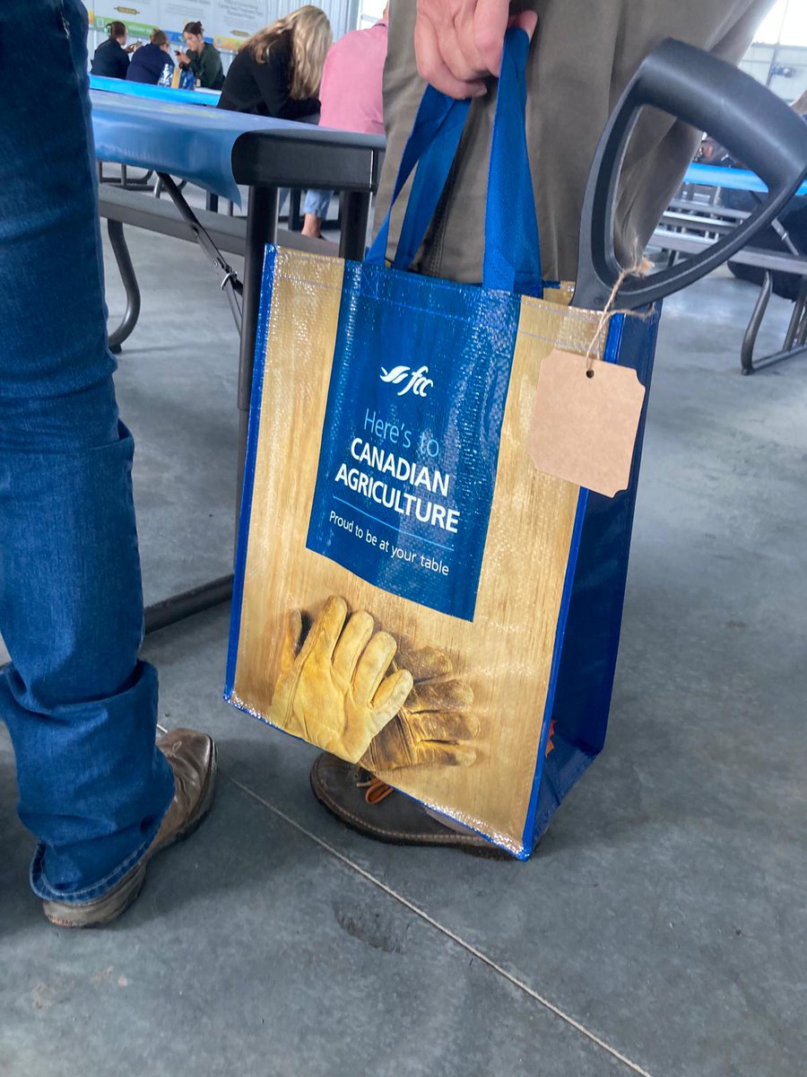I spy a shovel! This really is a hands-on way to earn your CEU credits.

Thanks to @FCCSaskatchewan for helping get everyone registered and ready for the #FFEintheField!