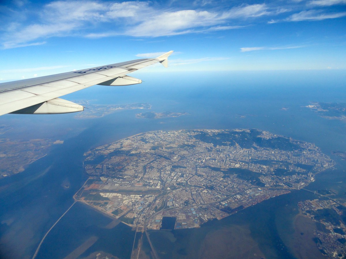 Pillandia's tweet photo. A bird's eye view over the People's Republic of China (Xiamen City) 🇨🇳 and the Republic of China (Kinmen County) 🇹🇼.
https://t.co/C1LXtax4hh
#Taiwan #廈門 #金門 #Amoy #Quemoy #China #ROC #PRC https://t.co/VukZA2NICw