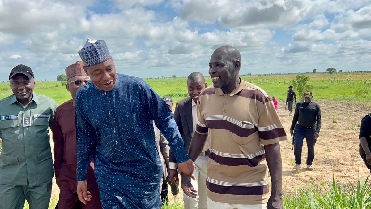 GovBorno's tweet photo. .@ProfZulum visits 10 farms in four LGs, asks farmers problems

… Explains FG’s fertilizer ban in Borno
… Promises liquid fertilizer https://t.co/HMy5EzDMIb https://t.co/w7zk8TYQJy