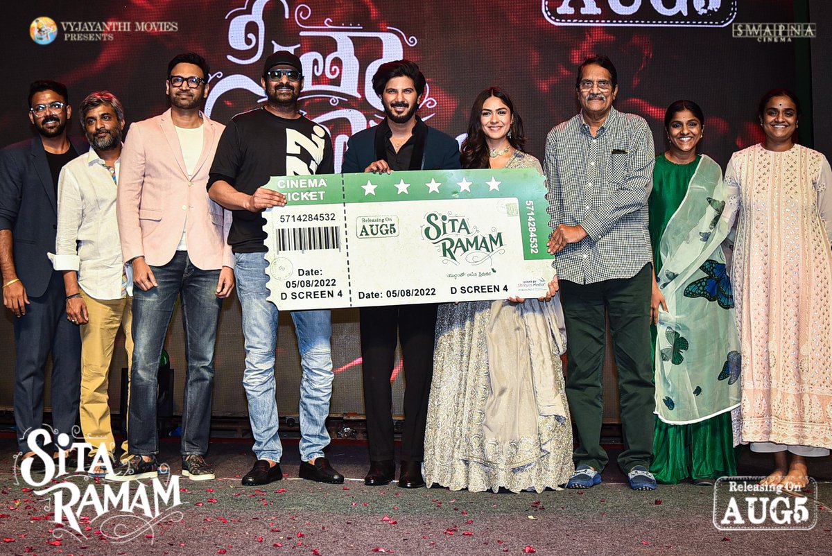 VyjayanthiFilms's tweet photo. Beautiful moments from #SitaRamam Pre Release Event 🤩✨

#PrabhasForSitaRamam 
@dulQuer @mrunal0801 @iamRashmika @iSumanth @hanurpudi @AshwiniDuttCh @Composer_Vishal @VyjayanthiFilms @SwapnaCinema @SonyMusicSouth https://t.co/6cURV9S0C5