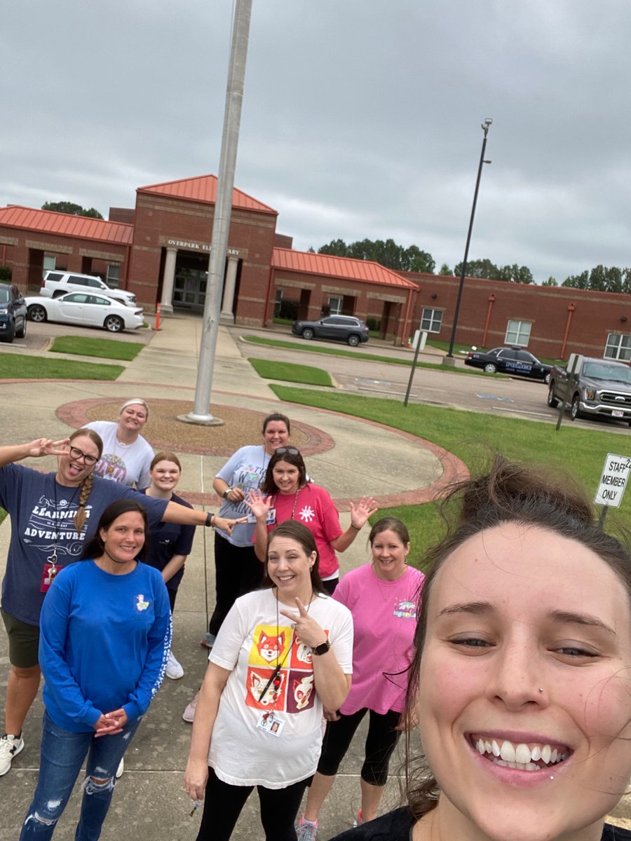 mistysiadak's tweet photo. @DCS_Overpark #teamdcs #overparkmustangs Team E https://t.co/TROaGUS9Cx