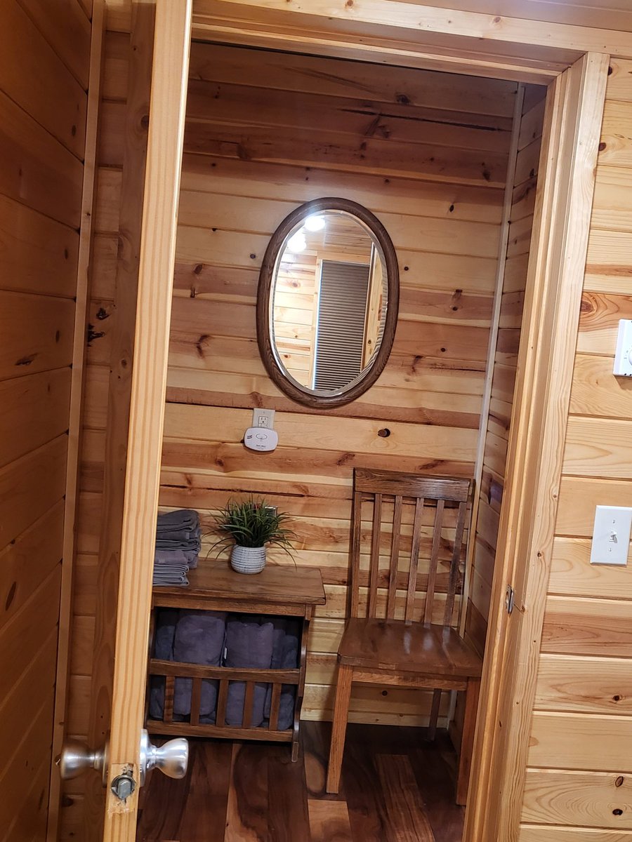 JunctionWestRV's tweet photo. Deluxe Cabin https://t.co/hDm84kXdbZ