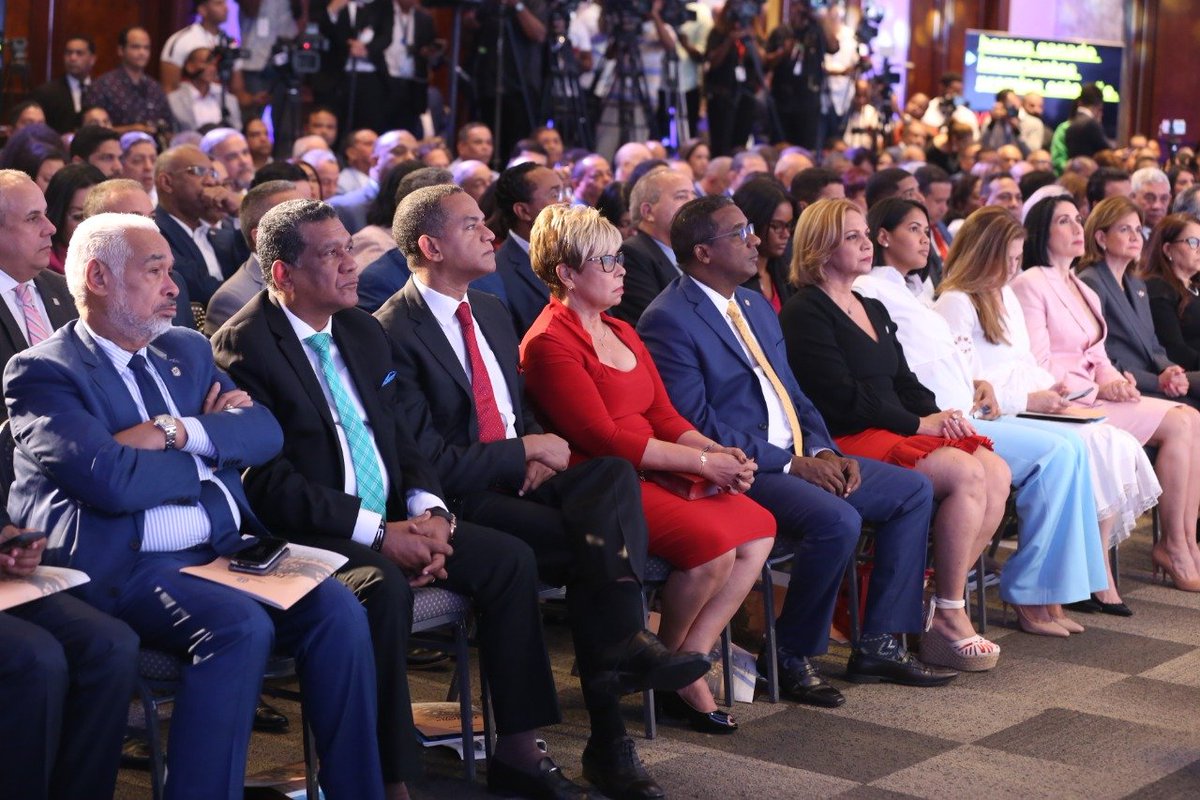 Pachecoalfredoo's tweet photo. Y en este año legislativo que recién finaliza aprobamos 1,918 asuntos, casi 2 mil. Hemos multiplicado por 6 la productividad de la labor legislativa. #PachecoPresidenteCD #RendiciónCuentasDiputadosRD (7/51) https://t.co/esxxKPggJh