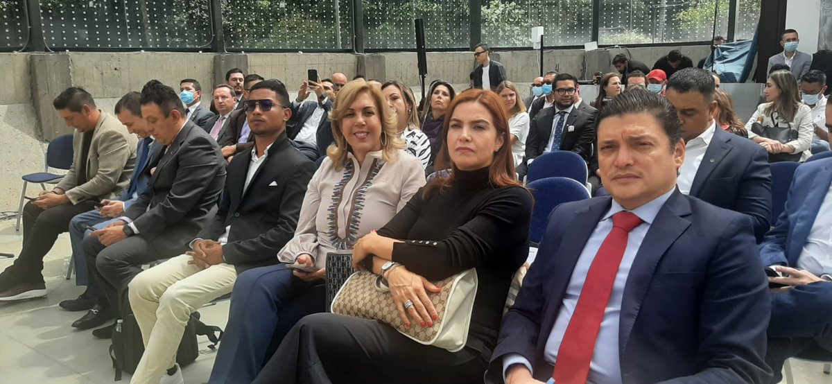 ClaraLuzRoldan's tweet photo. Hoy nos encontramos en #Bogotá, en los Premios #RegalíasBienInvertidas de @DNP_Colombia. Les estaré contando buenas noticias para nuestro #ValleInvencible, región imparable en producción agrícola sostenible, transformación tecnológica y revolución educativa #ResultadosClaros https://t.co/kFBkEUBFWg