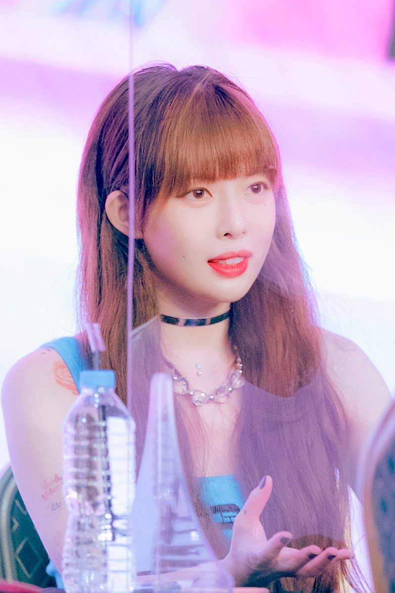 2laddo's tweet photo. 220731 #현아 #hyuna 
안경 짱이야🥰 https://t.co/FzyTTpGdpW
