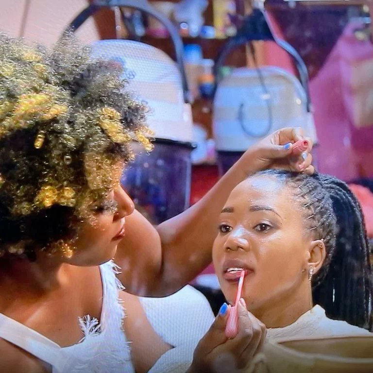 prettykstudios's tweet photo. What ever will happen to #Maria may the lord have mercy coz #Terisa is for #peace wama you people should we tell #maria the truth🤷 🤷🤷🤷🤷 catch a fresh episode on @tagytvuganda #730pm👌 #everywednesday https://t.co/eEK2rgRZkc