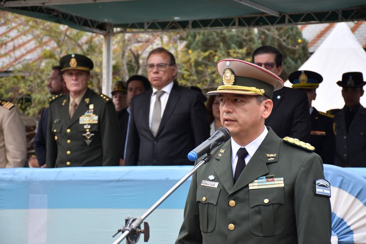 tassanoeduardo's tweet photo. ¡Feliz aniversario @gendarmeria! 

Junto al vicegobernador @PedroBraillardP, participé del acto por los 84 años de la fuerza de seguridad. Les deseo éxitos y todo mi apoyo para que sigan manteniendo ese nivel de esfuerzo, trabajo y patriotismo que los argentinos necesitamos 👏🏼 https://t.co/pGI477fuxg