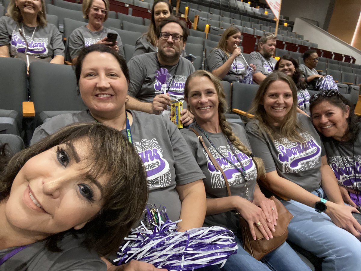 ImpactJHollis's tweet photo. IMPACT ECHS is in the house!! Ready for Convocation 2022-23! ๐๐ #IMPACTECHS #gcGiants https://t.co/y6lPYpnHm4