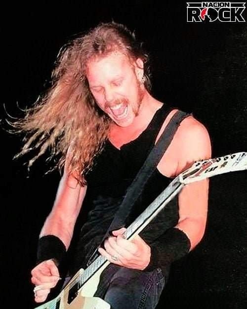 Nacion_Rock_'s tweet photo. El jefe está hoy de cumpleaños: voz, guítarra rítmica y compositor de Metallica. 59 años cumple hoy el gran #JamesHetfield ¡Felicidades! 🤘🤘🤘 https://t.co/nj25l18tuq