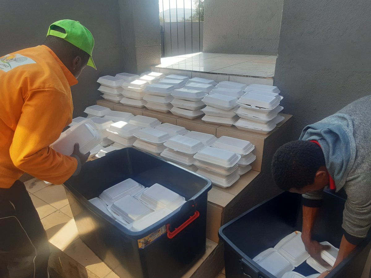 SoulbentProject's tweet photo. Food is life
Life is food 
Today in saulsville Pretoria south africa  ext 6
Thank you to Soulbent project team
@millicentmakhad Tshifhiwa Raylene Makhado #Soulbentproject https://t.co/MsdG1dRZxg