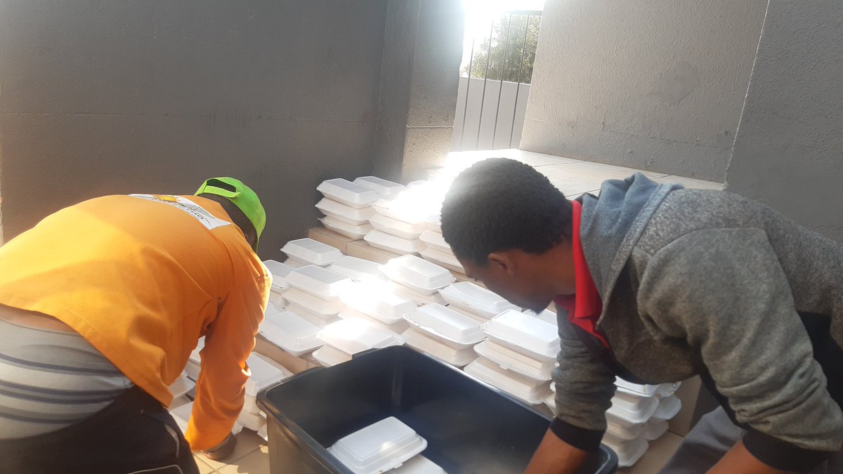 SoulbentProject's tweet photo. Food is life
Life is food 
Today in saulsville Pretoria south africa  ext 6
Thank you to Soulbent project team
@millicentmakhad Tshifhiwa Raylene Makhado #Soulbentproject https://t.co/MsdG1dRZxg