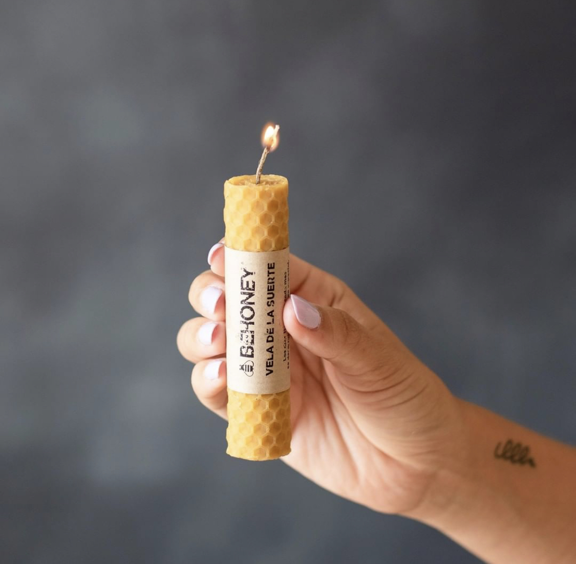 Enciende tu vela de miel #BeHoney los días 11 y 22 de cada mes para atraer la buena suerte 💛🕯

Hechas de manera artesanal con cera de abeja de nuestras colmenas. 

behoney.es