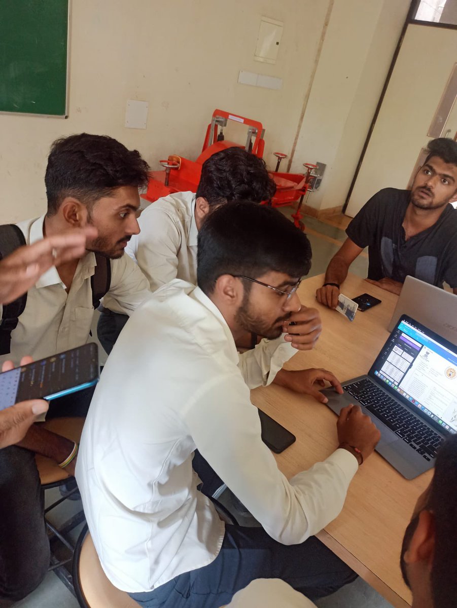 raj_halvadiya's tweet photo. Mission Amrit Sarovar –Jal Dharohar Sanrakshan
Location:Talaja Caves
Week-3 (3rd Aug 2022 )
Team: ATMIYA UNIVERSITY 
- Rejuvenation idea discussion for TALAJA CAVES and poster presentations 
#MissionAmritSarovar
#Atmiyauniversity https://t.co/4Q4c65bY4B