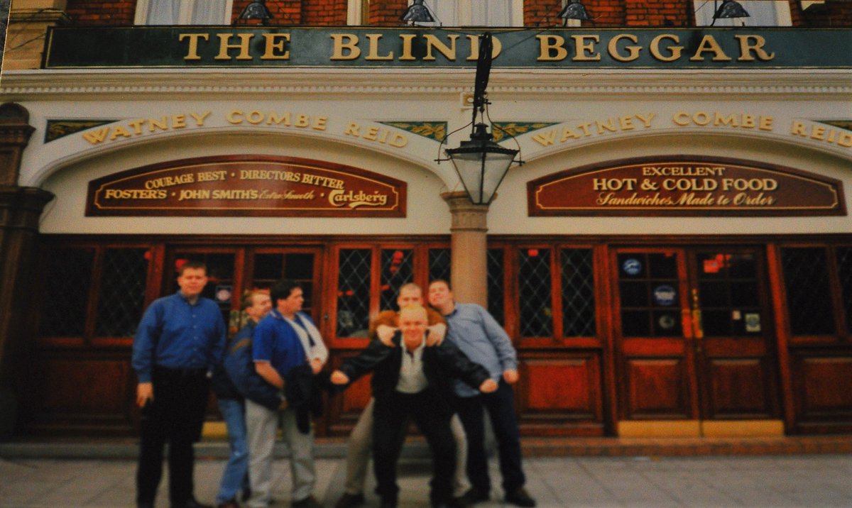 nickwhite11872's tweet photo. @onabmx pic 1 My mate Dave helping the stripper select a song in the Seven Stars... pic 2 Graham sitting at the bar of the Seven Stars.. pic 3 of course, it's The Blind Beggar
The Seven Stars featured in an episode of Minder What makes Shamy Run https://t.co/CvOixLtlEZ