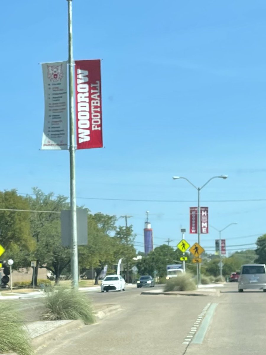woodrowpta1's tweet photo. Take a drive down Abrams and feel the Woodrow spirit! It’s going to be a great year! Go Wildcats! https://t.co/OLZOKYkUPZ