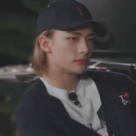 hinarot, pusong malambot. <a href="/austinparker_/">austin.</a>