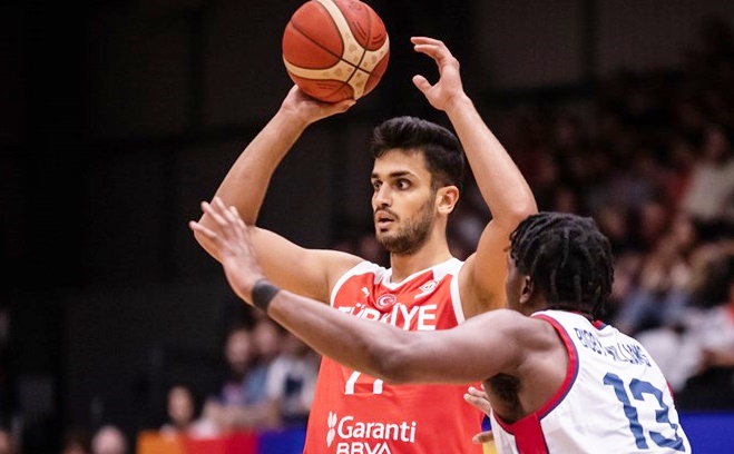 basketfaul's tweet photo. 'Önümüzdeki sezon benim için önemli' dedi, Bormio kampına katılmadı https://t.co/hvHZ6pSkDx https://t.co/Vy16tbWNvI