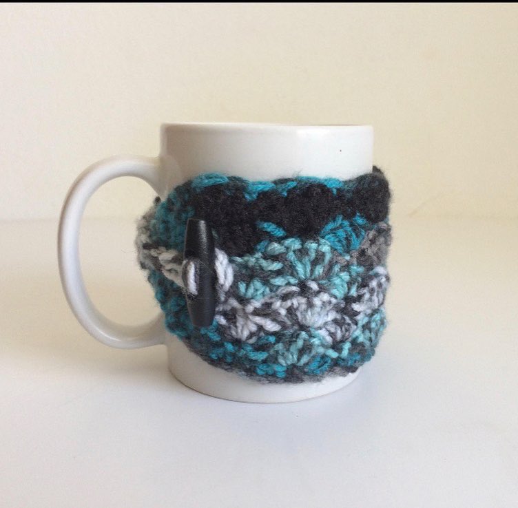 Luvbuzz_Art's tweet photo. Crochet Mug Cozy in Teal and Black, ready to ship in my @etsy shop https://t.co/43Dk98Yp3g
🇺🇸Free US Shipping
✌🏼International Shipping available
#crochet #coffeecozy #mugcozy #handmadegifts #luvbuzz #luvbuzzdesigns #wednesdaythought #WednesdayMotivation #etsyhandmade https://t.co/IS893jyqiZ