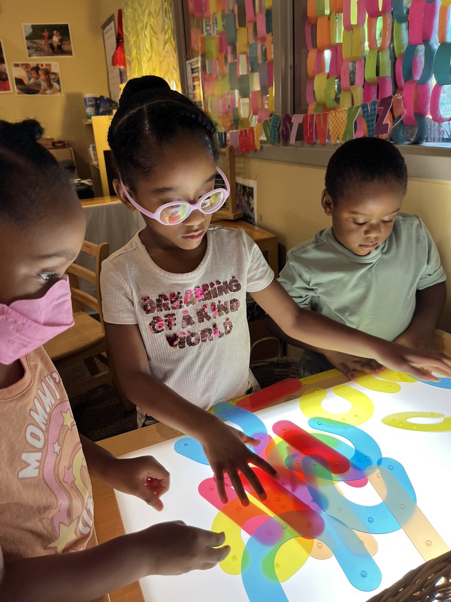 RCPS_EarlyLearn's tweet image. Light &amp;amp; Reflection in Preschool.
#pat #dph #lightandreflection #preschool