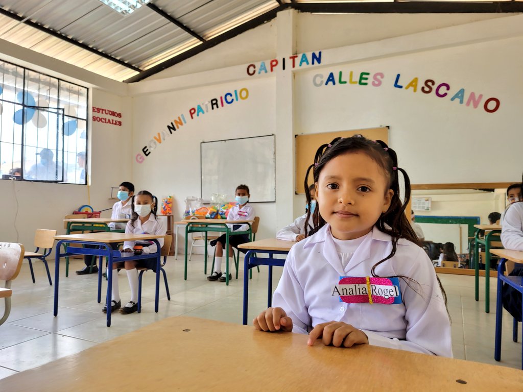 EducacionZ7_Ec's tweet photo. [PUYANGO] Se acabaron las largas caminatas hasta el plantel más cercano. Moradores de La Bocana se sienten contentos por la reapertura de la Escuela Capitán Geovanni Calles. Coordinador zonal @camiloaep acompaña a estudiantes y docente en este día especial.

#TodosPorLaEducación https://t.co/li1IjGrP4P