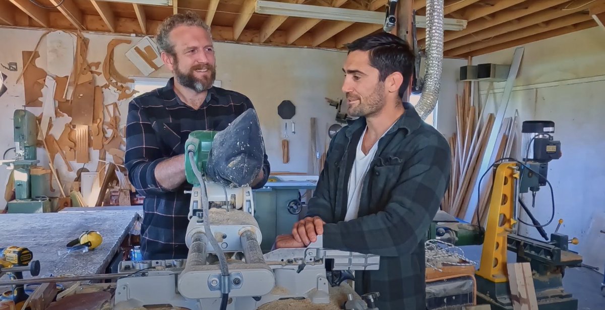 lumberjackcooks's tweet photo. Even if you're not an "axe-pert", you can still learn how to build your own #axethrowing target! Join host Shane Mountain and #UFC martial artist Jason Saggo as they walk you through it. Only on #LumberjacksCookbook on #bellfibetv1. https://t.co/4yPSwzMf0B