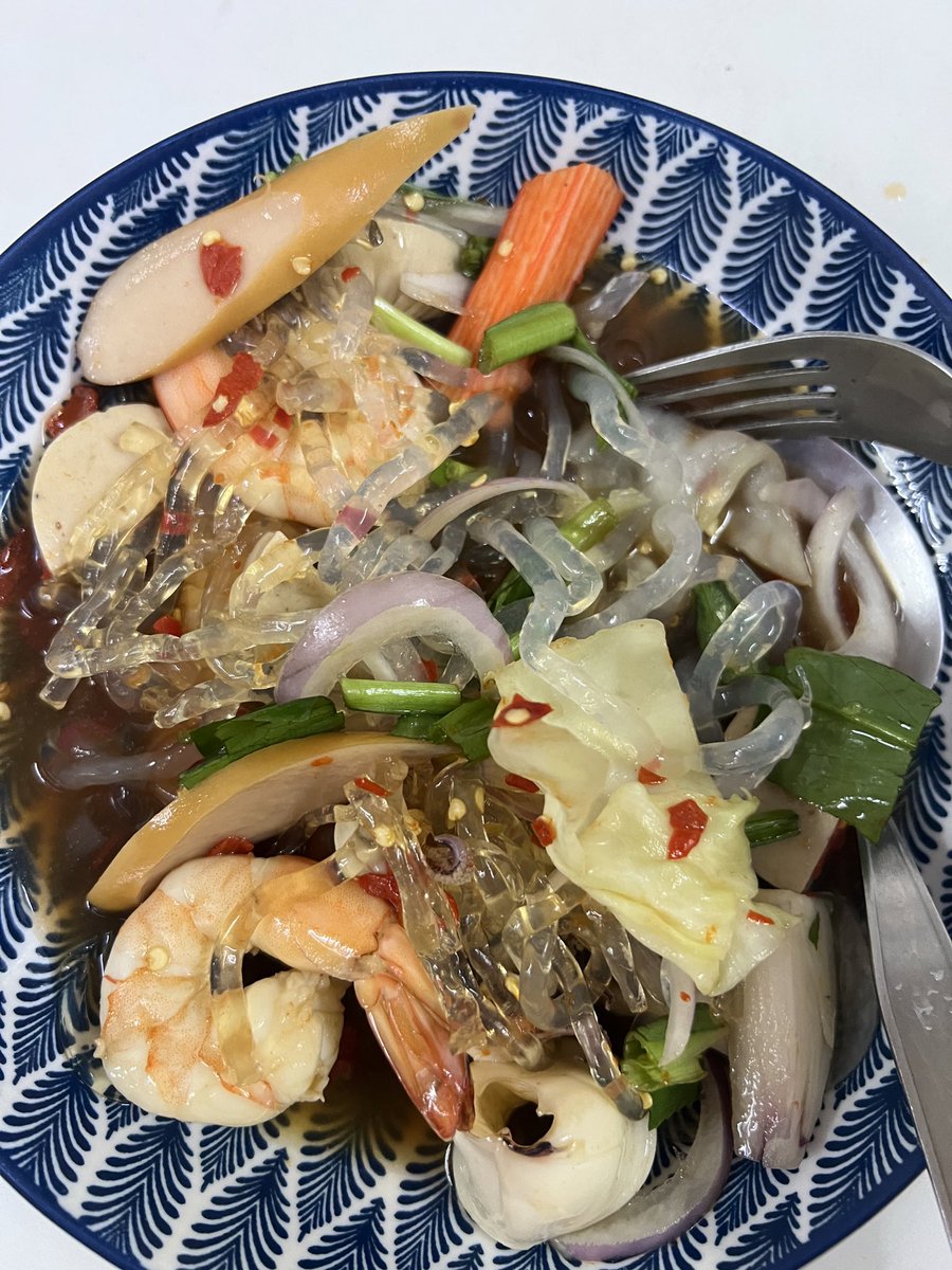 omeleteshrimp's tweet photo. ด้วยความชอบกินยมากำเดือนนึงกินยำไปแล้ว 15 วันก็ว่าได้ ขอมอบมงให้ร้านนี้เลย"ยำเงินล้าน" 📍ซ.จรัญฯ13 บางแวก รสชาติลงตัวที่สุด น้ำยำคือปรุงตามออเดอร์สดใหม่ เราสั่งเดลิเวอรี่บ่อยมาก🤣 มีแบบใส่ปลาร้าด้วยเด้อ แซ่บจริง ติดใจแแน่นอน💖 #ไข่เจียวกุ้งรีวิว #อร่อยบอกต่อ 
@aroii @Kin24hrs https://t.co/aJ3iEDrxyo