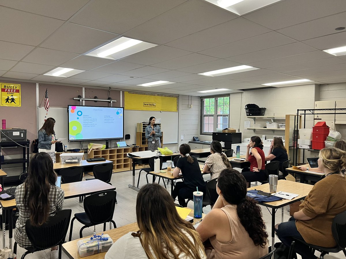learnandteach04's tweet photo. Sheltered Instruction to support all learners! Our #21LanguageServices team sharing key strategies to engage &amp; support #multilingual Ss (but really for all!) #21EngagedLearning #21Learns @ccsd21 #alwayslearning #EmpoweringEveryStudentEveryDay @bilinguallingo @MarceBilingue https://t.co/yM5NNZO16y