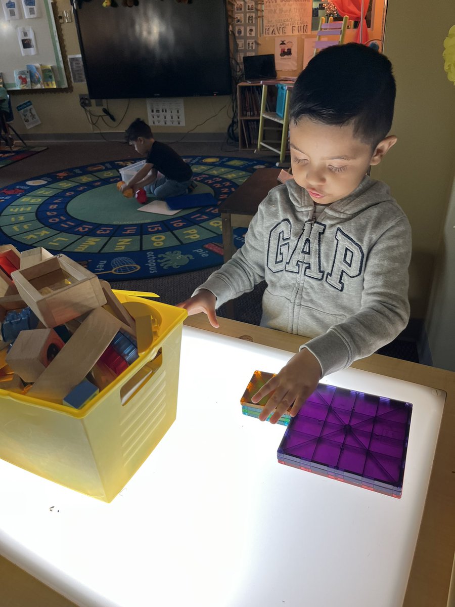 RCPS_EarlyLearn's tweet image. Light &amp;amp; Reflection in Preschool.
#pat #dph #lightandreflection #preschool