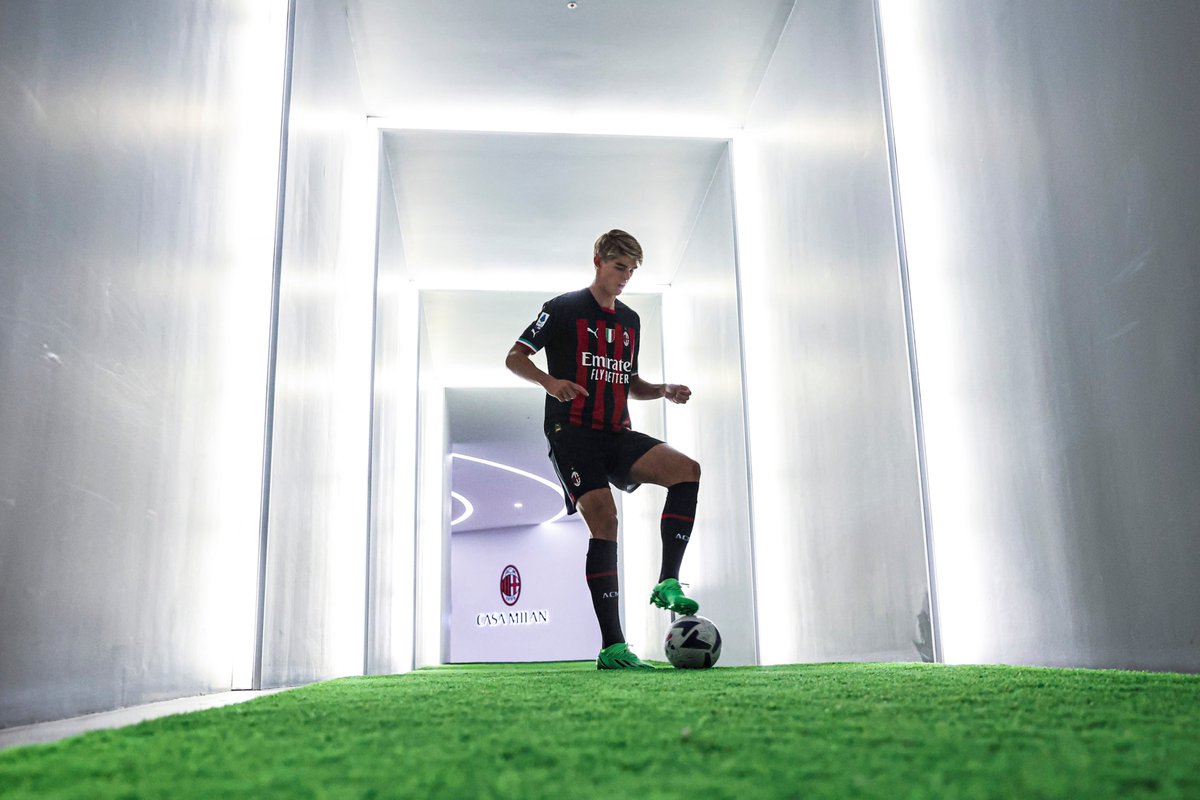 MilanDigital's tweet photo. Welcome #CDK90 🔴⚫️ https://t.co/YVdoSSfhAK