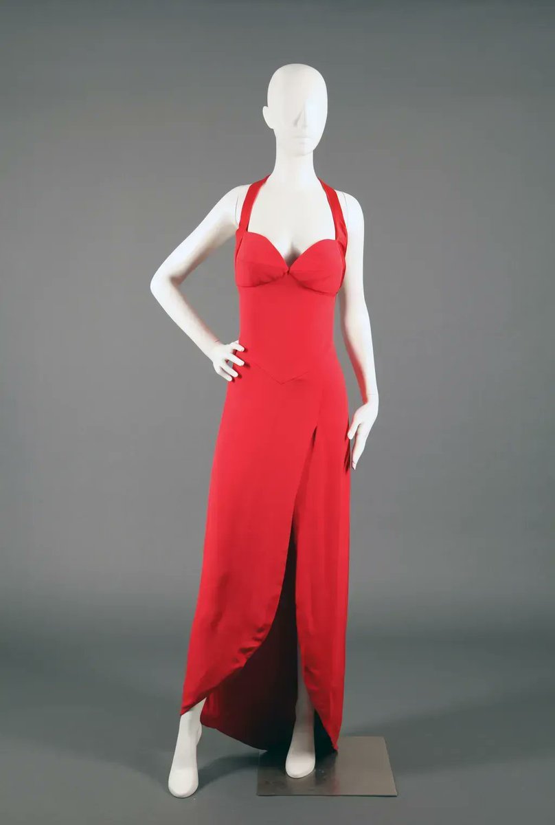 Just like Madeline and Helen, this dress has aged beautifully! Our  NBCUniversal Archives & Collections team is celebrating the 30th  #anniversary of "Death Becomes Her" by sharing this amazing dress worn by