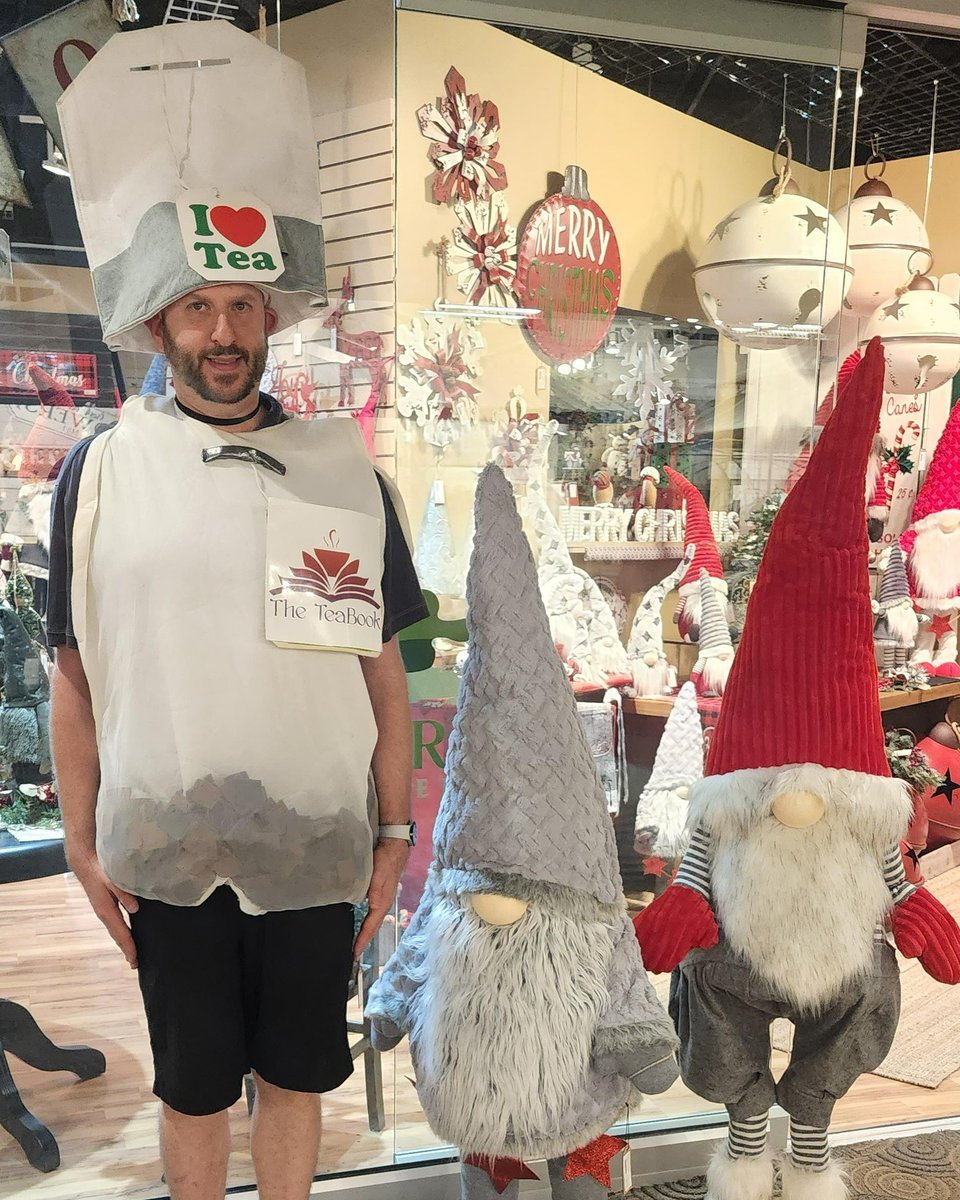 Been a while I have been traveling to tradeshows to share our tea with the world, and trying to hide; can you find me? 

I am wearing my Costume of InvisibiliTEA.

#tea #punintended # #lvmkt #gnomes #hiding #fun