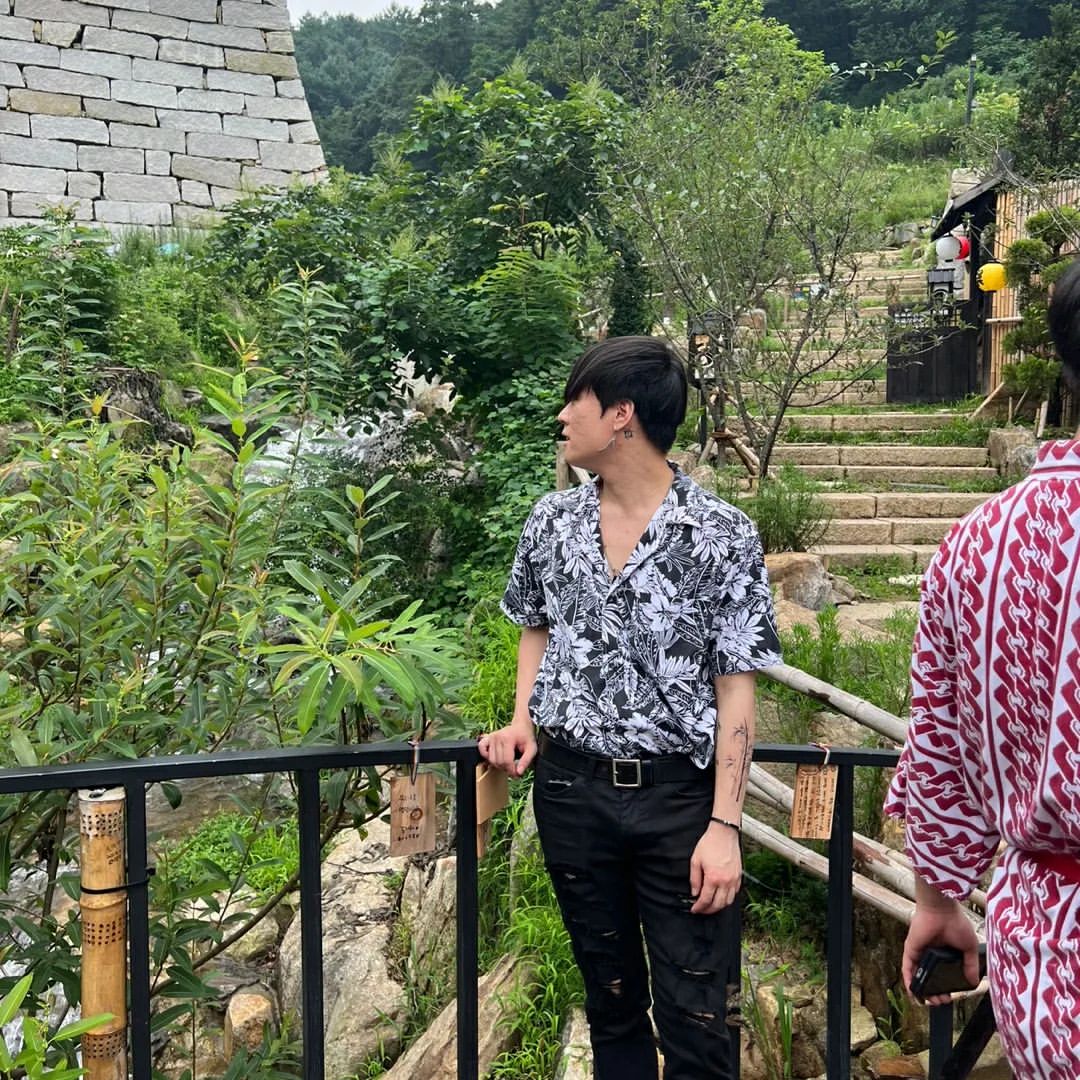 _ssssng2's tweet photo. 제법 멋지게 즐기고 왔나본데 https://t.co/dNybN0TYfa