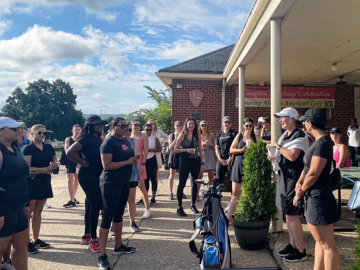 _GlobalWIN's tweet photo. It’s a sporty summer for GlobalWIN with our first GlobalWIN Golf session in the books! Thank you to the awesome staff at Langston Golf Course for showing us the proper form when putting, chipping, and driving! Look at those swings! ⛳️ https://t.co/U8JUjcwZwE