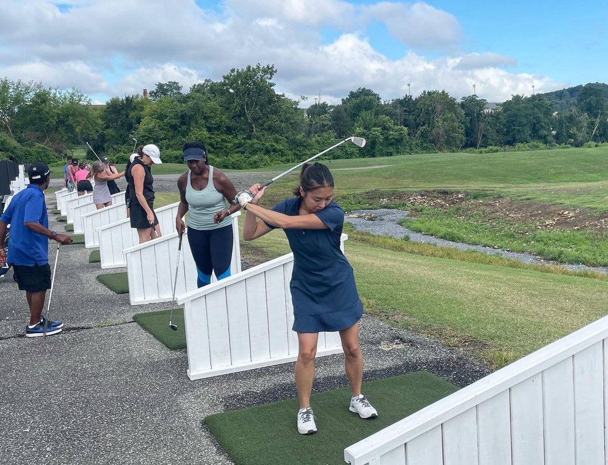 _GlobalWIN's tweet photo. It’s a sporty summer for GlobalWIN with our first GlobalWIN Golf session in the books! Thank you to the awesome staff at Langston Golf Course for showing us the proper form when putting, chipping, and driving! Look at those swings! ⛳️ https://t.co/U8JUjcwZwE