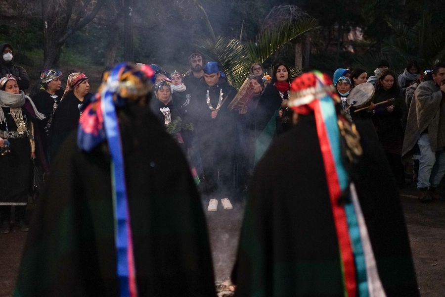 latercera's tweet photo. Encuesta CEP: un 70% de los mapuche está en contra de que se establezca un “estado independiente” y el 59% no justifica el uso de la fuerza para reclamar tierras https://t.co/E8fCC54c3E https://t.co/k2yqIyuW9p