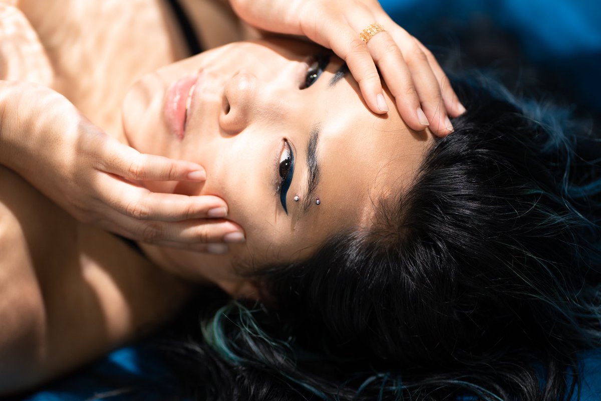 GameBeauty's tweet photo. 🌊Dive into the deep ocean with Trench, a dark navy blue in our water resistant liquid eyeliner formula, in collaboration with @akidearest
.
🌊Pre-order our new eyeliner collection on https://t.co/sorKce3tiq tomorrow at 11am EST!
.
#gamebeauty #akidearest #makeupcollab #eyeliner https://t.co/Lr7xPcWGOA