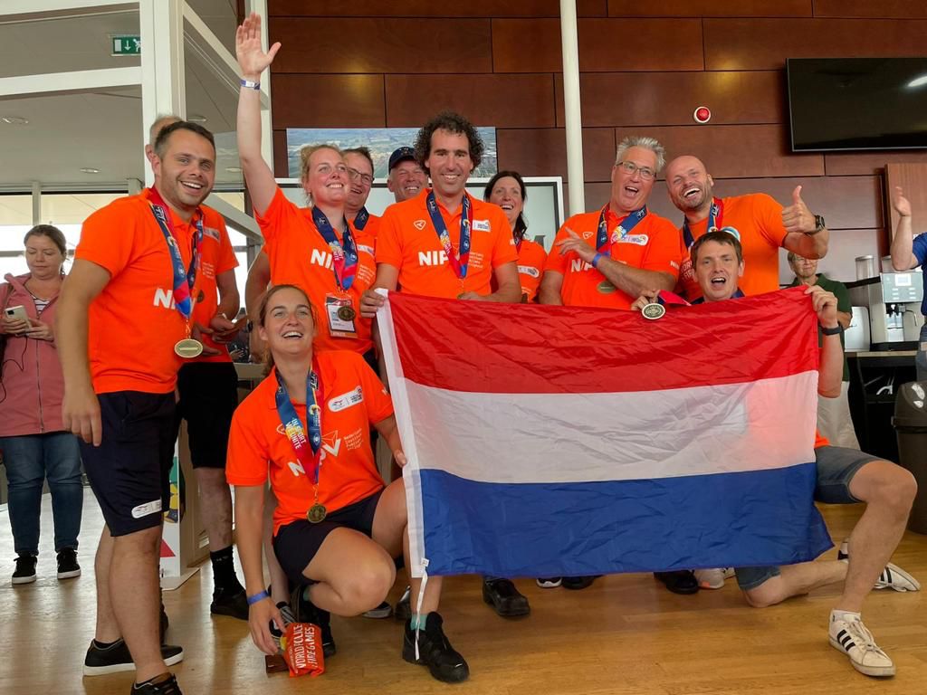 VRMWB's tweet photo. 🥳🏅 | De World Police & Fire Games zijn voorbij, wat een groot feest was het! Nederland heeft de prijzenkast flink gevuld, zeker ook vanuit onze regio. Benieuwd hoe het eraan toe ging? Ga naar 👉 https://t.co/ieIErl9Wo3 #wpfg #insportweunite #feestje https://t.co/yBFIbxHFPf