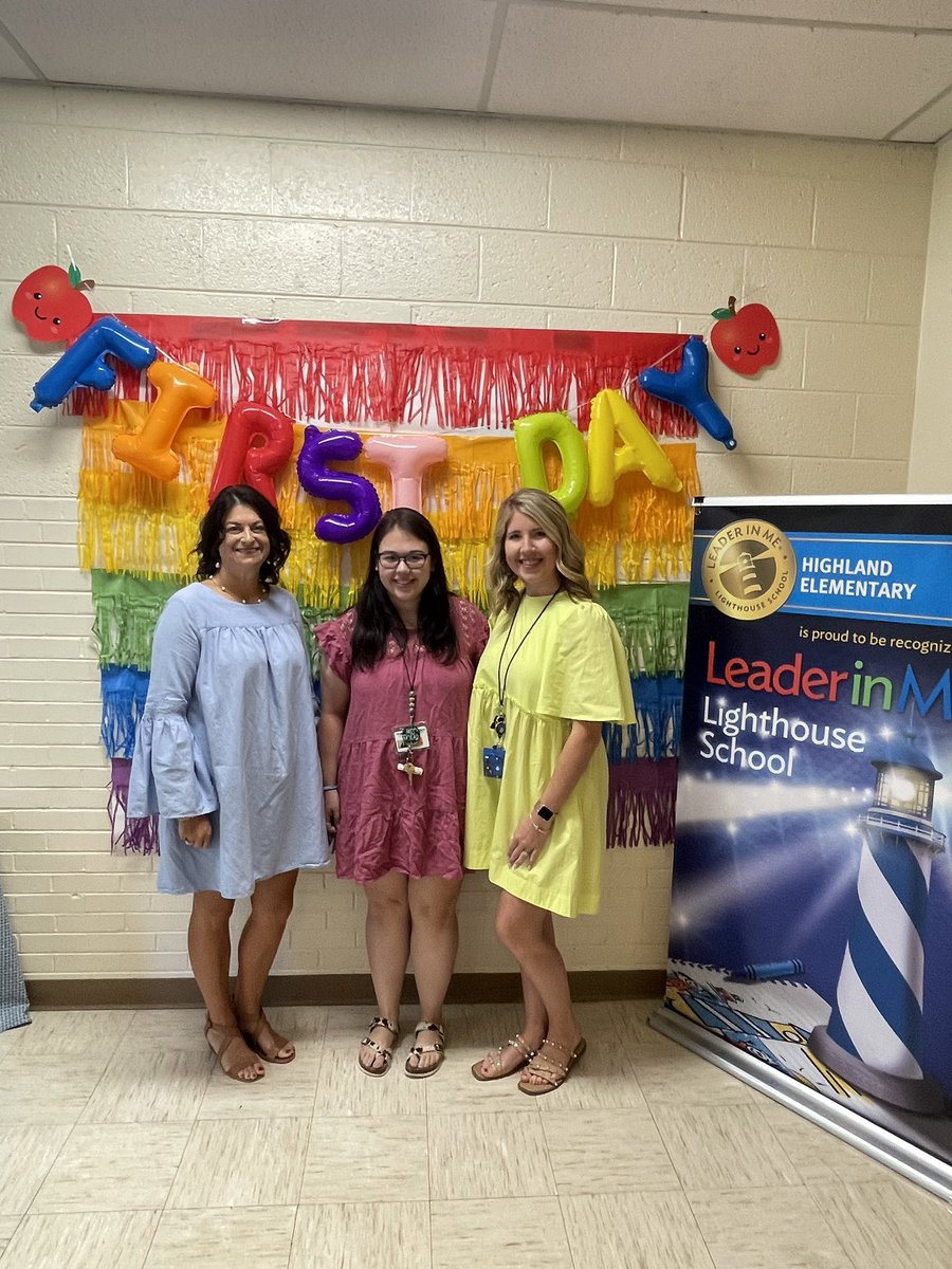 HighlandGville's tweet photo. 1st and 2nd grade staff are looking forward to seeing their Hawks today!@HighlandGville https://t.co/NcYxDf9eUP