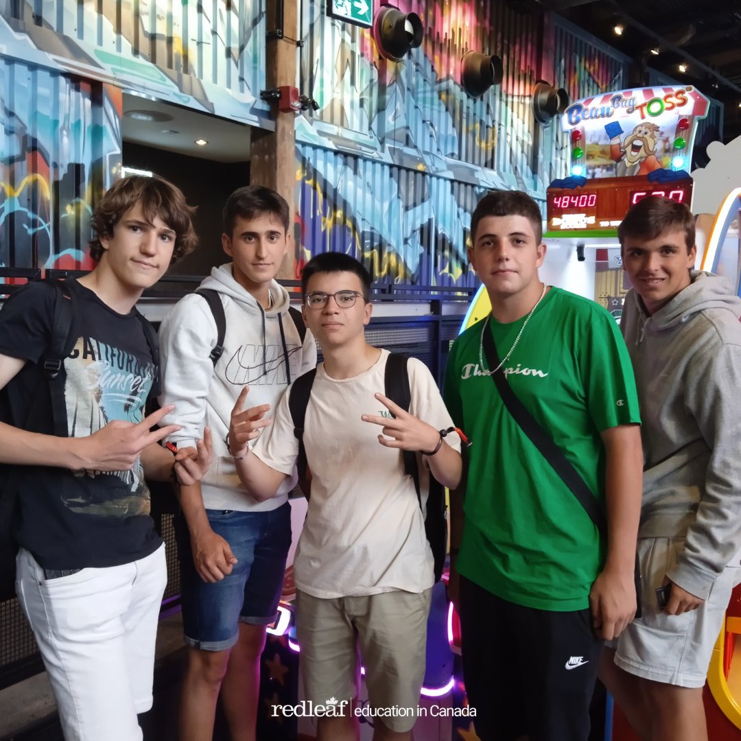 Red_Leaf_Spain's tweet photo. ¡A LOS RECREATIVOS! 😝
Nuestros #RedLeafers de #TEENTORONTO han pasado su día en los pedazo de recreativos @therecroomca 🎮 🕹
Libertad absoluta para disfrutar al máximo y exprimir al 1000x1000 esta actividad 🧨🔫🙌🏼
#RedLeaf #Canada #therecroom #SummerCamp https://t.co/xMha9cRMNZ