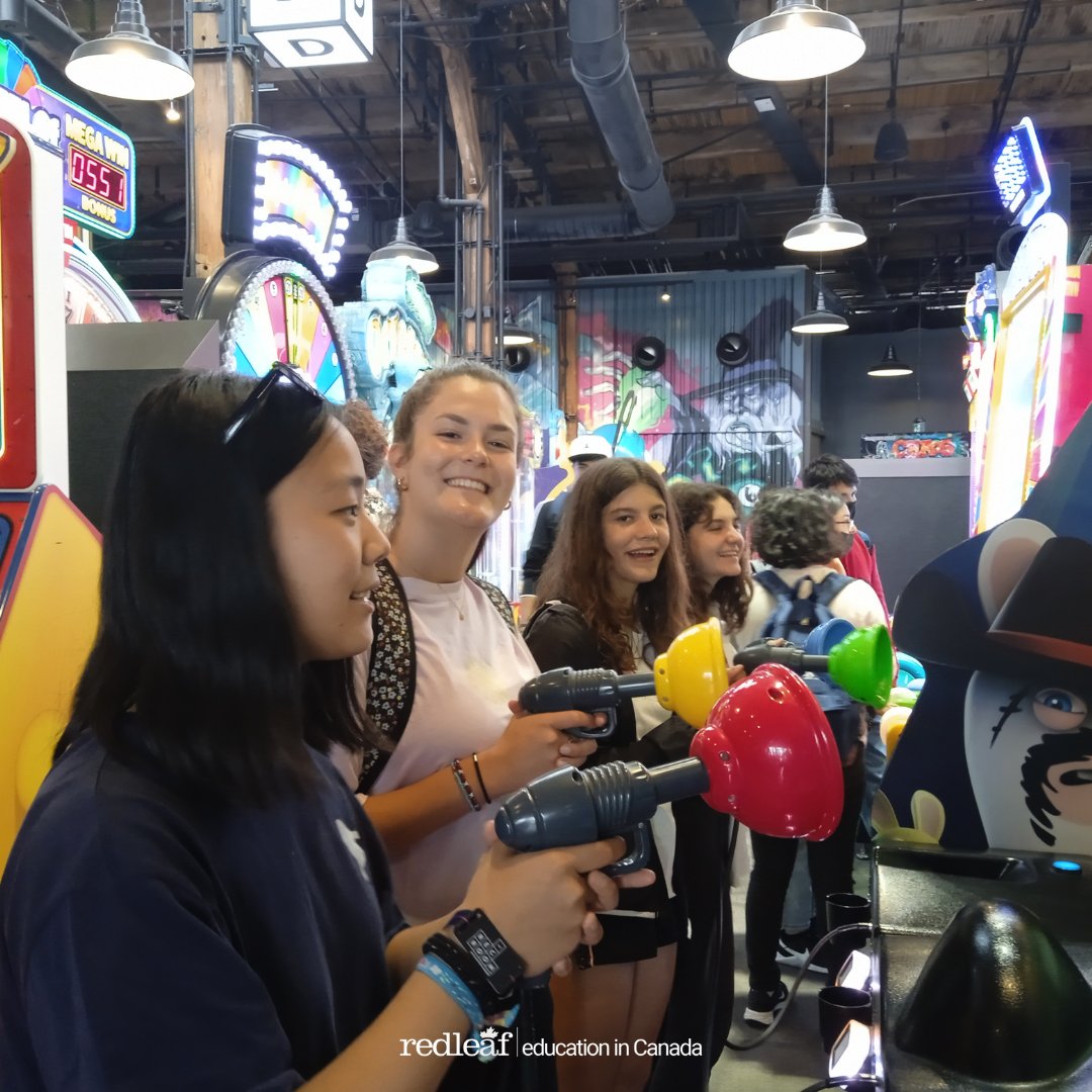 Red_Leaf_Spain's tweet photo. ¡A LOS RECREATIVOS! 😝
Nuestros #RedLeafers de #TEENTORONTO han pasado su día en los pedazo de recreativos @therecroomca 🎮 🕹
Libertad absoluta para disfrutar al máximo y exprimir al 1000x1000 esta actividad 🧨🔫🙌🏼
#RedLeaf #Canada #therecroom #SummerCamp https://t.co/xMha9cRMNZ