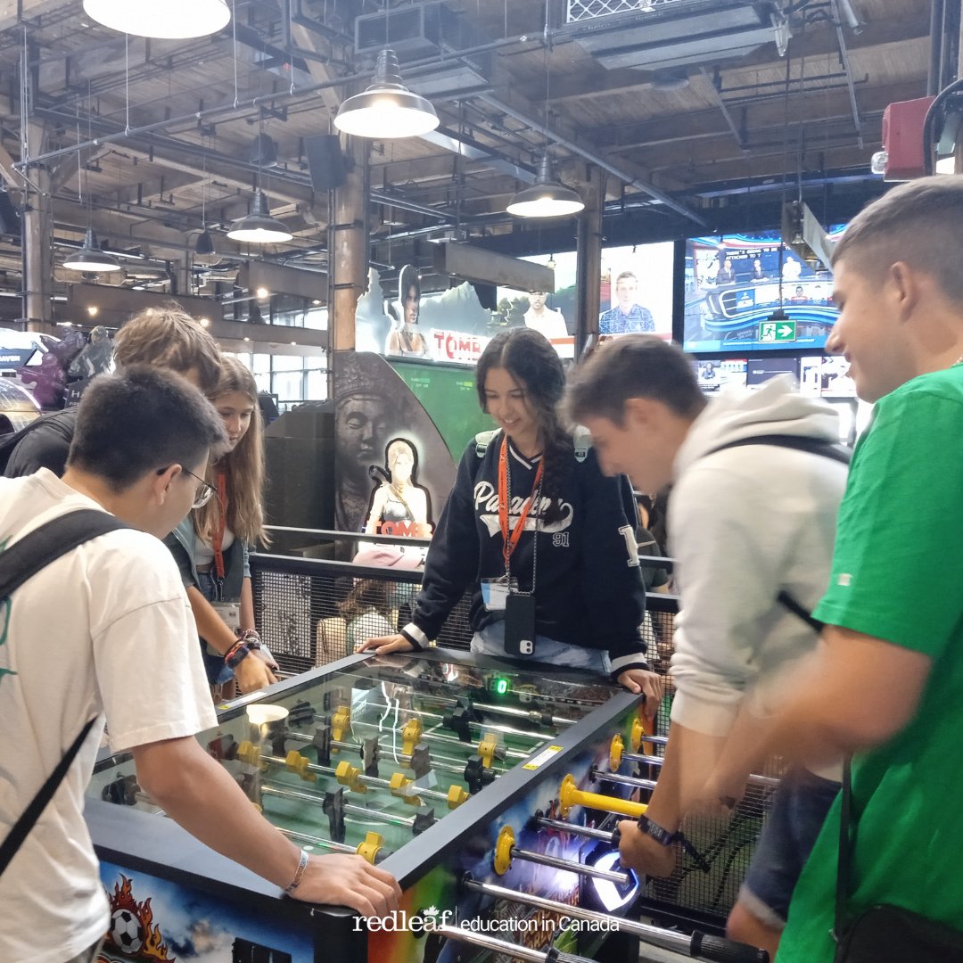 Red_Leaf_Spain's tweet photo. ¡A LOS RECREATIVOS! 😝
Nuestros #RedLeafers de #TEENTORONTO han pasado su día en los pedazo de recreativos @therecroomca 🎮 🕹
Libertad absoluta para disfrutar al máximo y exprimir al 1000x1000 esta actividad 🧨🔫🙌🏼
#RedLeaf #Canada #therecroom #SummerCamp https://t.co/xMha9cRMNZ