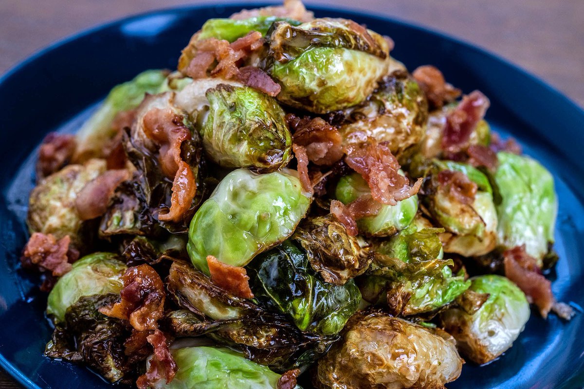 TheMulberryPhl's tweet photo. Did somebody say crispy brussel sprouts tossed in sea salt and a sherry vinaigrette? We thought so! Stop by our #CCDSips for half-priced appetizers, $6 cocktails, $5 wine, and $4 beer! Learn more at https://t.co/Jg3BUQDx9q 
.
.
#centercity #CenterCitySips #SipsPhilly https://t.co/NtPel1UxCr