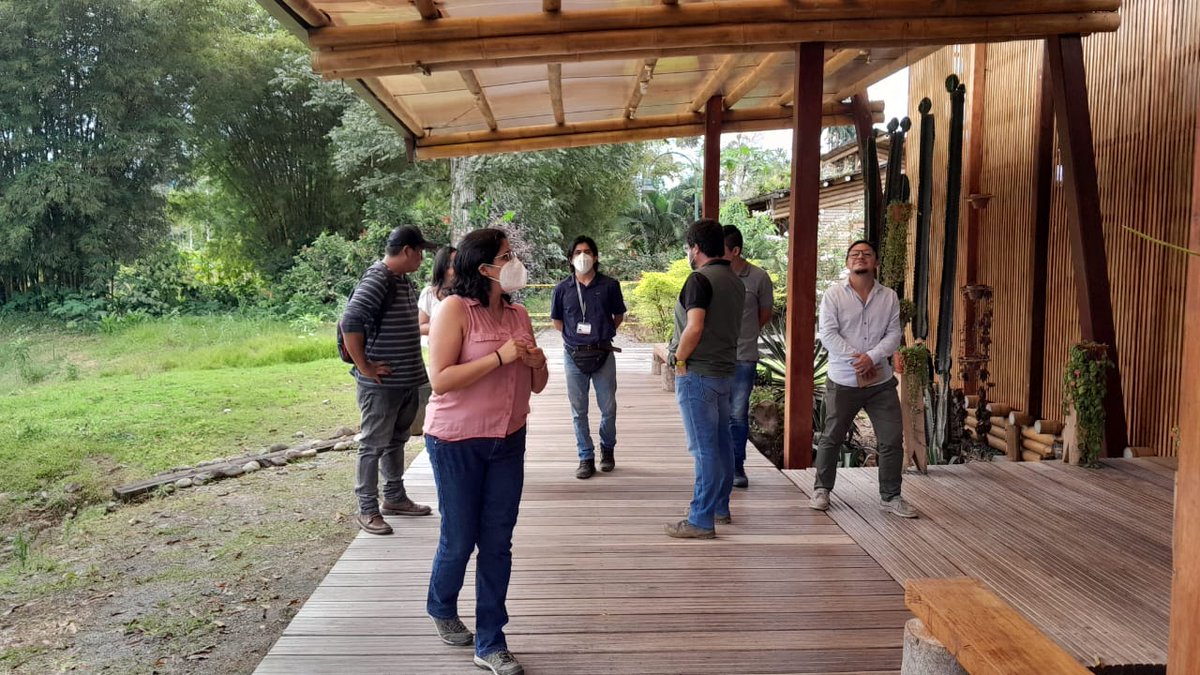 inbarlac's tweet photo. En el Jardín del Cacao y Chocolate, en #Napo, se desarrolla la práctica del Curso para Fiscalizadores de Construcciones con Bambú con representantes de  municipios e instituciones locales. #BambúConstrucciónSostenible https://t.co/M4QULS2rtU