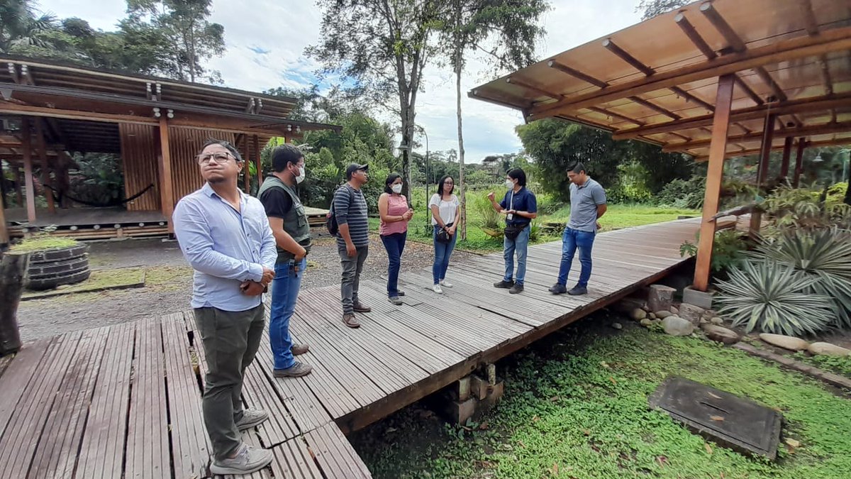 inbarlac's tweet photo. En el Jardín del Cacao y Chocolate, en #Napo, se desarrolla la práctica del Curso para Fiscalizadores de Construcciones con Bambú con representantes de  municipios e instituciones locales. #BambúConstrucciónSostenible https://t.co/M4QULS2rtU