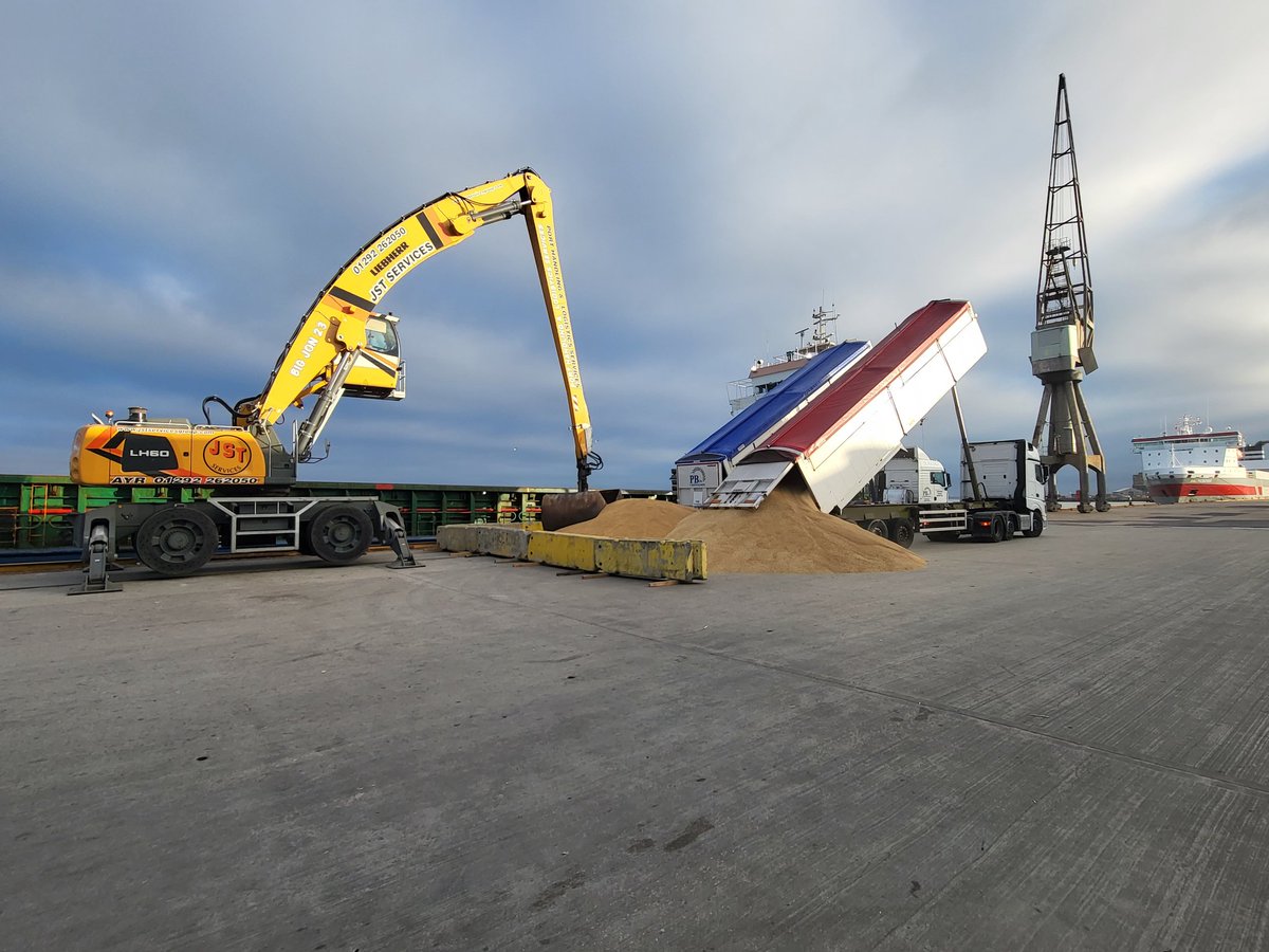 Pleased to be working with <a href="/ADMAgriculture/">ADM Agriculture Ltd</a> <a href="/SteveHa72821838/">Steve Harrison</a>  a few snaps of a vessel we are loading on there behalf 🌾🌾🌾🌾🌾🌾🌾
