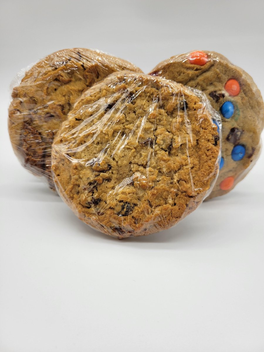 FoodlinkNY's tweet photo. Happy hump day! Treat yourself to one of these delicious cookies at the Foodlink Community Café 😋 #peanutbutter #oatmealrasin #M&amp;M https://t.co/shm3P7fUcv