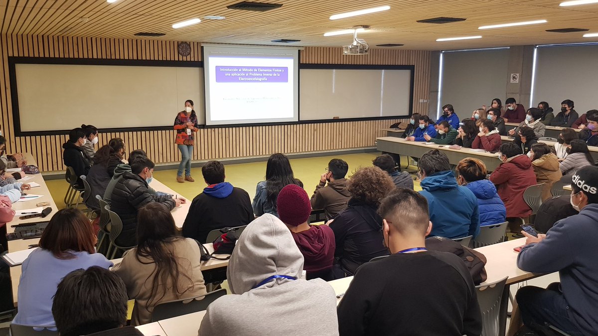 IMC_UC's tweet photo. Jessika Camaño dicta el cursillo "Introducción al Método de Elementos Finitos y una aplicación al Problema Inverso de la Electroencefalografía", como parte de #ENIM2022. https://t.co/Drn3czY87a
