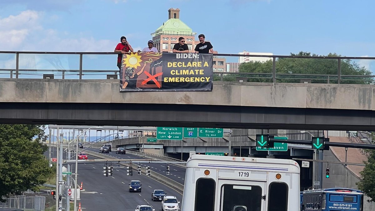 FightFossils's tweet photo. Declaring a #ClimateEmergency unlocks important emergency powers to rapidly shift off of fossil fuels: 

✅Halt Crude Oil Exports 
✅Stop Offshore Oil &amp; Gas Drilling 
✅Limit Intl Fossil Fuel Investment
✅Grow Clean Transportation 
✅Build Renewable Energy in EJ Communities https://t.co/KeDmW1vutw