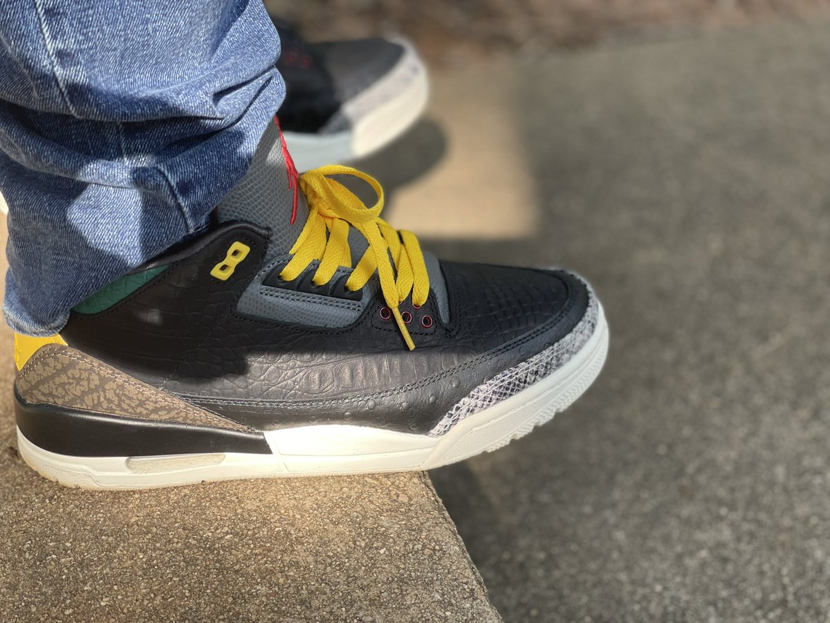 snatchhersole's tweet photo. Y’all still hate these? #snkrsliveheatingup #kotd #theseoldthings https://t.co/RqKkFzcuv2